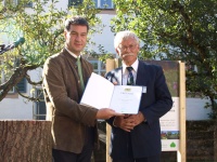 Staatsminister Dr. Markus Söder (links) und Herr Prof. Dr. Werner Nezadal (rechts)