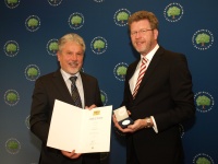 Verleihung der Umweltmedaille durch Dr. Marcel Huber an die Stadt Iphofen, vertreten durch den 1. Bürgermeister Josef Mend