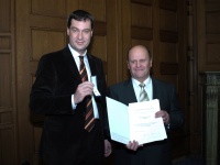 Staatsminister Dr. Markus Söder (li.) zusammen mit Herrn Werner Krämer (re.)