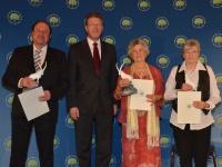 Den Bayerischen Tierschutzpreis 2012 verlieh Umweltminister Dr. Marcel Huber an Waltraud Eckl, Dorothee Petri und Robert Derbeck (v.r.). "Ehrenamtliche Mitarbeiter sind das Rückgrat des Tierschutzes. Mit einem großen Herz und viel persönlichem Einsatz leisten sie einen wichtigen Beitrag als Fürsprecher der Tiere", so Huber. Jeder Preisträger erält ein Preisgeld von 5000 Euro.