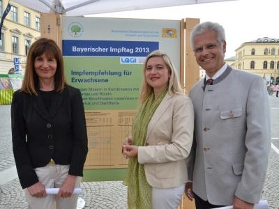 Die Bayerische Gesundheitsstaatssekretärin Melanie Huml hat den Bayerischen Impftag am Münchner Odeonsplatz offiziell eröfnet. Bayernweit finden Aktionen rund umd das Thema Impfen. Ziel ist es, den Impfschutz bei Masern und Keuchhusten speziell bei jungen Erwachsenen weiter zu verbessern.