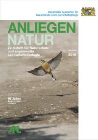 Titelbild ANLiegen Natur 40(2): Ortolan, der gerade vom kargen Sandboden aufgeflogen ist.