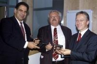 Schlüsselübergabe Bildungszentrum und Gästehaus ANL 7.Mai 1999 (von links nach rechts: Direktor Dr. Christoph Goppel, leitender Baudirektor Matthias Ferwagner, Umweltstaatsminister Dr. Werner Schnappauf