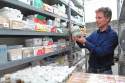Professor Peter Haase ist ein Experte für Gewässerökologie. Zusammen mit dem Nationalpark Bayerischer Wald betreut er derzeit eine Langzeitstudie zu sieben Bayerwald-Bächen. (Foto: Senckenberg Gesellschaft für Naturforschung)