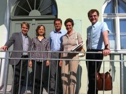von links: MdL Tobias Thalhammer, Landschaftsarchitektin Maria Hußlein, Nationalparkleiter Dr. Franz Leibl, Dr. Annette Tschmarke und MdL Thomas Dechant (Foto: Utz Peter) .