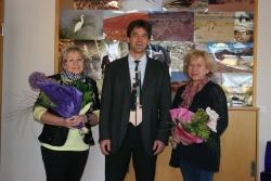 Stellvertretender Nationalparkleiter Karl Barthmann ehrte Sylvia Moosbauer (links) und Roswitha Vater für ihre 40-jährige Dienstzeit bei der Nationalparkverwaltung Bayerischer Wald.
(Foto: R. Pöhlmann).