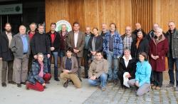 Trafen sich zu einem ersten Erfahrungsaustausch im Haus zur Wildnis: Vertreter des Nationalparks Bayerischer Wald sowie Vertreter von tschechischen und bayerischen Naturschutzverbänden (Foto: NPV Bayerischer Wald)